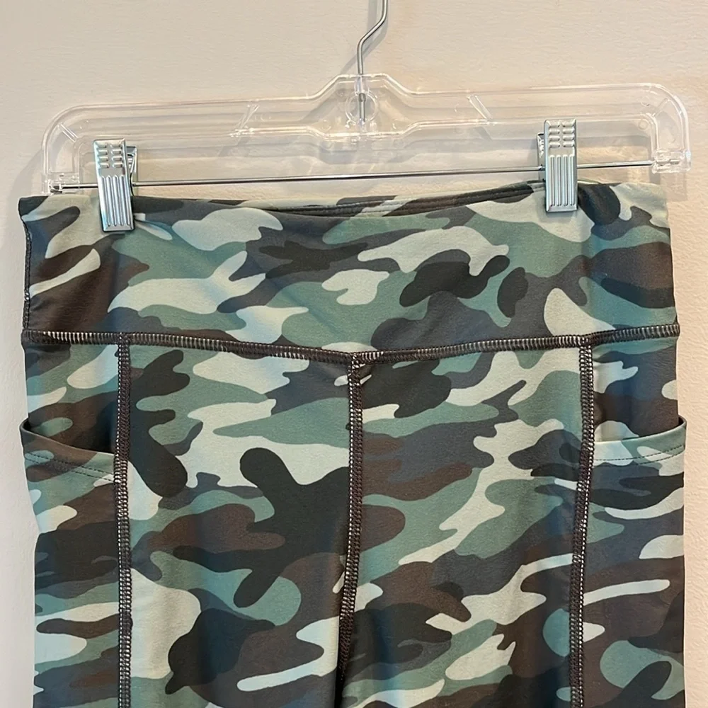 Flexure - girls size 16 - Frita active pocket legging.  Green camo design.